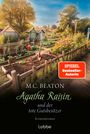 „M.C. Beaton Agatha Raisin und der tote Gutsbesitzer Kriminalroman“. Garten mit Blumen, Schuppen und Dorf im Hintergrund.