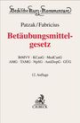 "Betäubungsmittelgesetz" in roter Schrift, darunter Gesetzesabkürzungen und "12. Auflage", mit einem Verlagssymbol unten.