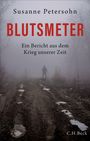 "Blutsmeter. Ein Bericht aus dem Krieg unserer Zeit" von Susanne Petersohn. Ein Soldat steht auf einem nebligen Weg.