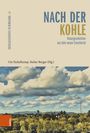 „NACH DER KOHLE“ in großen Buchstaben, darunter Landschaft mit Wolken und Wald, Windkraftanlage am Horizont, Buchcover.