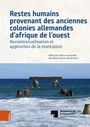 Text: "Restes humains provenant des anciennes colonies allemandes d'afrique de l'ouest." Meer mit Metallstruktur im Wasser.