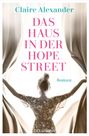 "Claire Alexander: DAS HAUS IN DER HOPE STREET. Eine Frau steht mit offenen Vorhängen, der Rücken ist sichtbar."