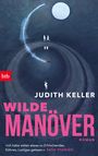 „Judith Keller, Wilde Manöver, Roman“. Zwei gehende Figuren vor einem großen Vollmond und einem spiralförmigen Pfad.