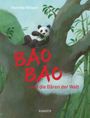 "BAO BAO und die Bären der Welt" in roten Buchstaben. Ein Panda liegt auf einem Baum zwischen Bambus.