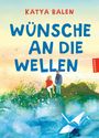 WÜNSCHE AN DIE WELLEN, Katya Balen. Zwei Kinder am Meer, einer in Rot, einer in Blau, sitzen auf einem Hügel.