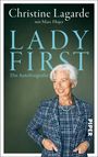 Christine Lagarde, "LADY FIRST: Die Autobiografie". Frau lächelt in kariertem Blazer vor grünem Hintergrund.