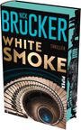 Auf dem Cover steht: "Nick Brücker, White Smoke, Thriller, Piper". Eine spiralförmige Treppe ist abgebildet.