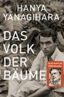 Texte: "HANYA YANAGIHARA DAS VOLK DER BÄUME". Ein Mann in hellem Hemd in einer dichten Pflanzenkulisse.