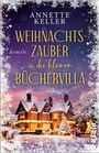 Ein winterlich dekoriertes Haus mit Lichtern, umgeben von Schnee. Der Titel lautet "Weihnachtszauber in der kleinen Büchervilla".