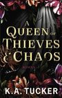 „A Queen of Thieves & Chaos“, Roman von K.A. Tucker. Dunkler Hintergrund, bunte Blumen, schwarze Federn.