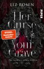 "Her Curse Your Grave", "Sag niemals ihren Namen", "Spiegel Bestseller-Autorin." Frau im roten Kleid vor einem Spiegel.