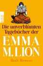 „Die unverblümten Tagebücher der EMMA M. LION Band 3“ von Beth Brower. Frau liest Buch mit Katze daneben.