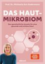 „Das Haut-Mikrobiom“ von Prof. Dr. Michaela Axt-Gadermann; ganzheitlicher Hautansatz. Hexagonmuster, Frau lächelt.