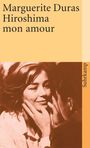 „Marguerite Duras Hiroshima mon amour“ steht oben. Unten ein Paar, sie lächelt, er hält ihr Gesicht sanft. Rechts „Suhrkamp“.