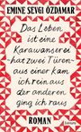 "EMINE SEVGI ÖZDAMAR. Das Leben ist eine Karawanserei ~hat zwei Türen~ aus einer kam ich rein aus der anderen ging ich raus. ROMAN." Der Hintergrund hat ein rot-weißes Muster aus Dreiecken.