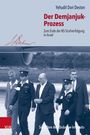 Der Demjanjuk-Prozess: Zum Ende der NS-Strafverfolgung in Israel. Gruppe Männer in Uniformen und Anzügen, geht auf Rollfeld.