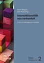 Karin Stögner, Elke Rajal (Hg.): Intersektionalität neu verhandelt. Bunte Holzblöcke links, blauer Hintergrund rechts.