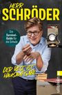 "HERR SCHRÖDER", "Ein Survival-Guide für die Schule", "DER REST IST HAUSAUFGABE". Ein Mann mit Brille und Overhead-Projektor.