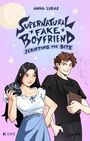 Text: "Anna Lukas, Supernatural Fake Boyfriend, Scripting the Bite." Zwei Jugendliche; Mädchen mit Kamera und Junge mit Notizbuch.