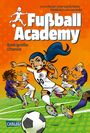 "Fußball Academy" in großer Schrift. Kinder spielen Fußball. Lebendige Farben und dynamische Posen.