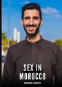 „SEX IN MOROCCO“, „MANUEL GARCÍA“. Ein Mann mit dunklen Haaren und Bart lächelt vor einem blauen Himmel.