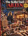 "The Killer Isn't Aileen", Krimi-Puzzle im Grand Hotel mit 3000 Verdächtigen. Frau schaut auf festlich dekoriertes Hotel.