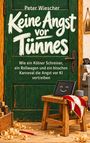 Text: "Peter Wiescher. Keine Angst vor Tünnes. Wie ein Kölner Schreiner, ein Rollwagen und ein bisschen Karneval die Angst vor KI vertreiben." 

Beschreibung: Eine grüne Tür, ein Holzhocker mit einem fröhlichen Tablet und Narrenkappe, Holzspäne und Werkzeuge im Raum verteilt.