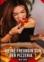 „MEINE FREUNDIN VON DER PIZZERIA. 1“ und „MIA GRAF“ stehen vor einer lächelnden Frau, die Pizza isst.