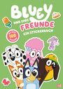 "Bluey und ihre Freunde: Ein Stickerbuch. Mit über 100 Stickern!" Cartoon-Hunde, Eis, Kuchen, Blume, Hase auf grünem Hintergrund.