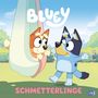 Text: BLUEY, SCHMETTERLINGE. Illustration: Zwei fröhliche Hundewelpen, einer in einer Hängematte, draußen im Garten.