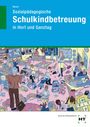 „Sozialpädagogische Schulkindbetreuung in Hort und Ganztag.“ Illustration von Kindern in einem lebhaften Klassenzimmer.