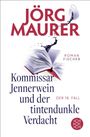 Titel: "Kommissar Jennerwein und der tintendunkle Verdacht". Links ein aufgeschlagenes Buch, darüber verschüttete Tinte.