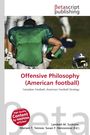 "Offensive Philosophy (American football)" mit einem Footballspieler in grünem Trikot und Helm auf Rasen.