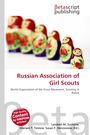 "Russian Association of Girl Scouts" steht in roter Schrift. Im Hintergrund sind verschwommene Matrjoschka-Puppen zu sehen.