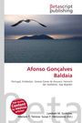 "Afonso Gonçalves Baldaia, Portugal, Entdecker. Ein Seevogel fliegt über das Meer, Inseln im Hintergrund, bewölkter Himmel."