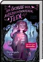 "Die Schule der außergewöhnlichen Feen. Elvas magische Gabe. New York Times Bestseller." Eine Mädchenfigur und ein magisches Wesen im Wald.