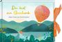 "Du bist ein Geschenk. Alles Gute zur Kommunion." Illustration mit Heißluftballon über grüner Landschaft.