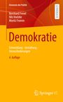 „Demokratie – Entwicklung, Gestaltung, Herausforderungen, 4. Auflage“. Gelbes Cover mit orangen Details.