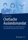 "Chefache Auslandsmandat" von Alexander d'Huc. Silhouetten von zwei Personen mit Headsets. Springer Gabler-Logo.