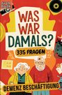 „Was war damals? 335 Fragen. Demenz Beschäftigung.“ Illustration mit älterem Paar, Kamera, Schallplatte, Schreibmaschine.