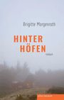 "Hinter Höfen" von Brigitte Morgenroth, roman. Neblige Landschaft mit Bäumen und Hütte, Label unten: edition federleicht.