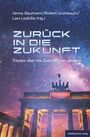 Titel: "Zurück in die Zukunft". Essays über die Zukunft von gestern. Bild zeigt Brandenburger Tor und Sternenhimmel.