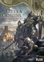 „Orks & Goblins: Die Kriege von Arran. 33. Brüder.“ Drei Orks in Rüstung, ein Bogenschütze, Burg im Hintergrund.