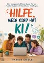 „Der entspannte Eltern-Guide für ein Familienleben mit Künstlicher Intelligenz. HILFE, MEIN KIND HAT KI!“ Eine lächelnde Familie um einen Laptop versammelt.