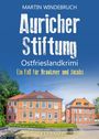 Text: "Martin Windebruch. Auricher Stiftung. Ostfrieslandkrimi. Ein Fall für Brookmer und Jacobs."  
Ein rotes Backsteingebäude vor blauem Himmel.