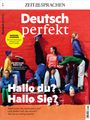 „Deutsch perfekt“, „Hallo du? Hallo Sie?“, Menschen in bunter Kleidung in entspannter Pose vor roter Wand.