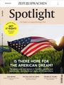 "Spotlight: Magazin zur englischsprachigen Welt. Titel: 'Is there hope for the American Dream?' USA-Flagge über Feld gehalten."