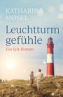 „KATHARINA MOSEL Leuchtturmgefühle Ein Sylt-Roman“: Zwei Menschen gehen zu rotem Leuchtturm im Sonnenlicht.