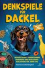 "DENKSPIELE FÜR DACKEL" oben, "DAS IDEALE HUNDEGESCHENK" daneben. Ein fröhlicher Dackel lächelt, umgeben von Spielzeug.