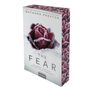 Titel: "THE FEAR". Text oben: "NATASHA PRESTON". Unten: "Ein Meme, ein Spiel. Ein tödlicher Albtraum. ROMAN VAJOSH". Rote Rose im Schnee.